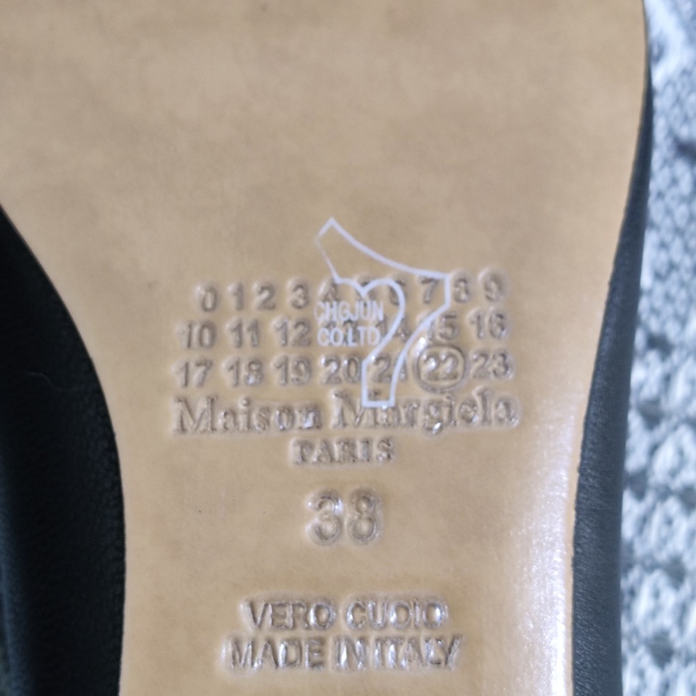 Black Split-Toe Ballet Flats - Picture 2 of 12